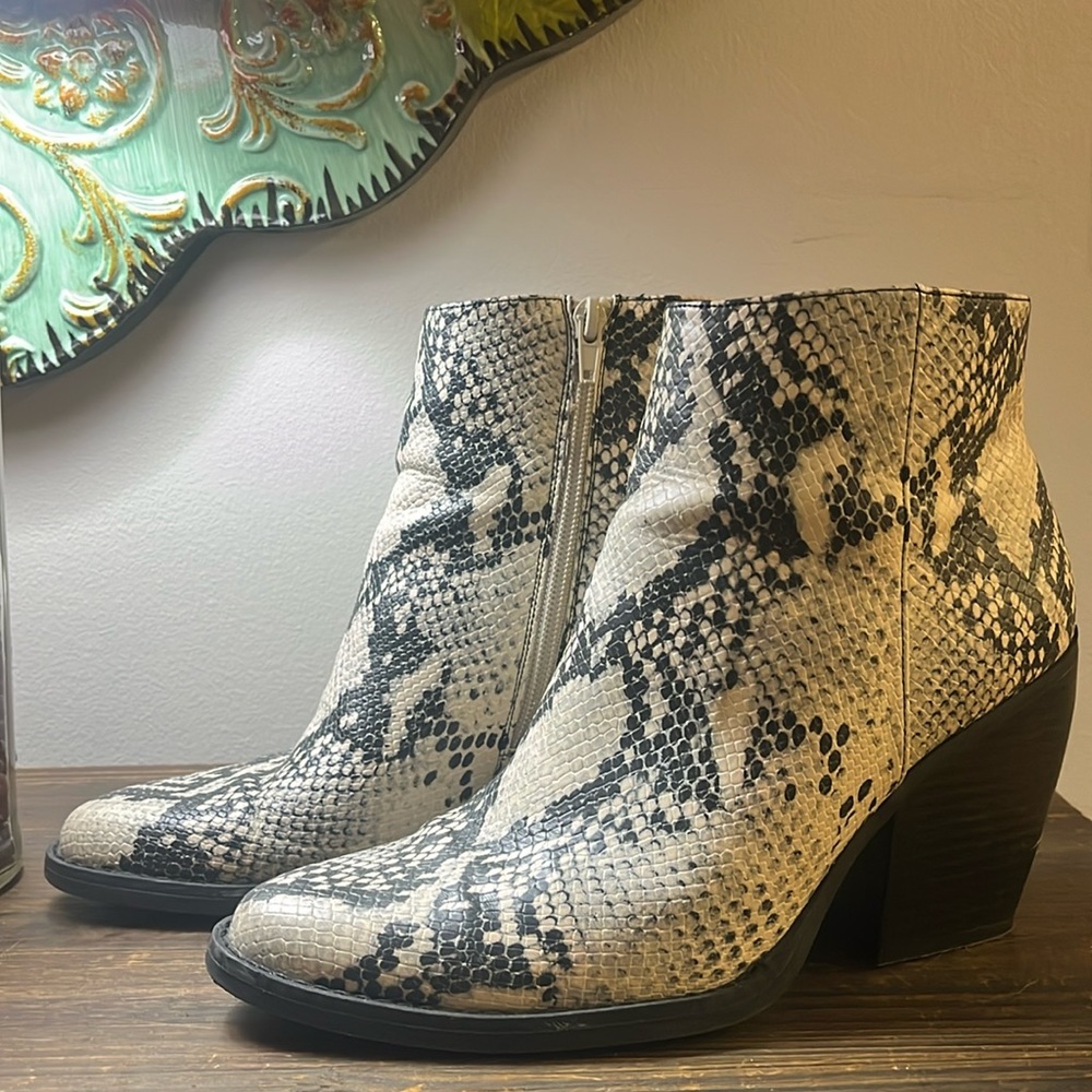 Black & White Snakeskin Print Boots